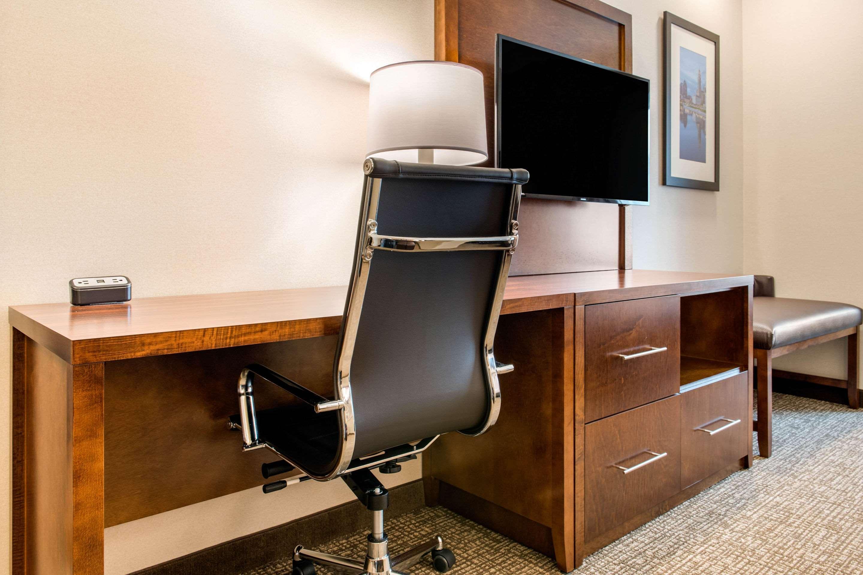 Comfort Suites Columbus Airport Экстерьер фото