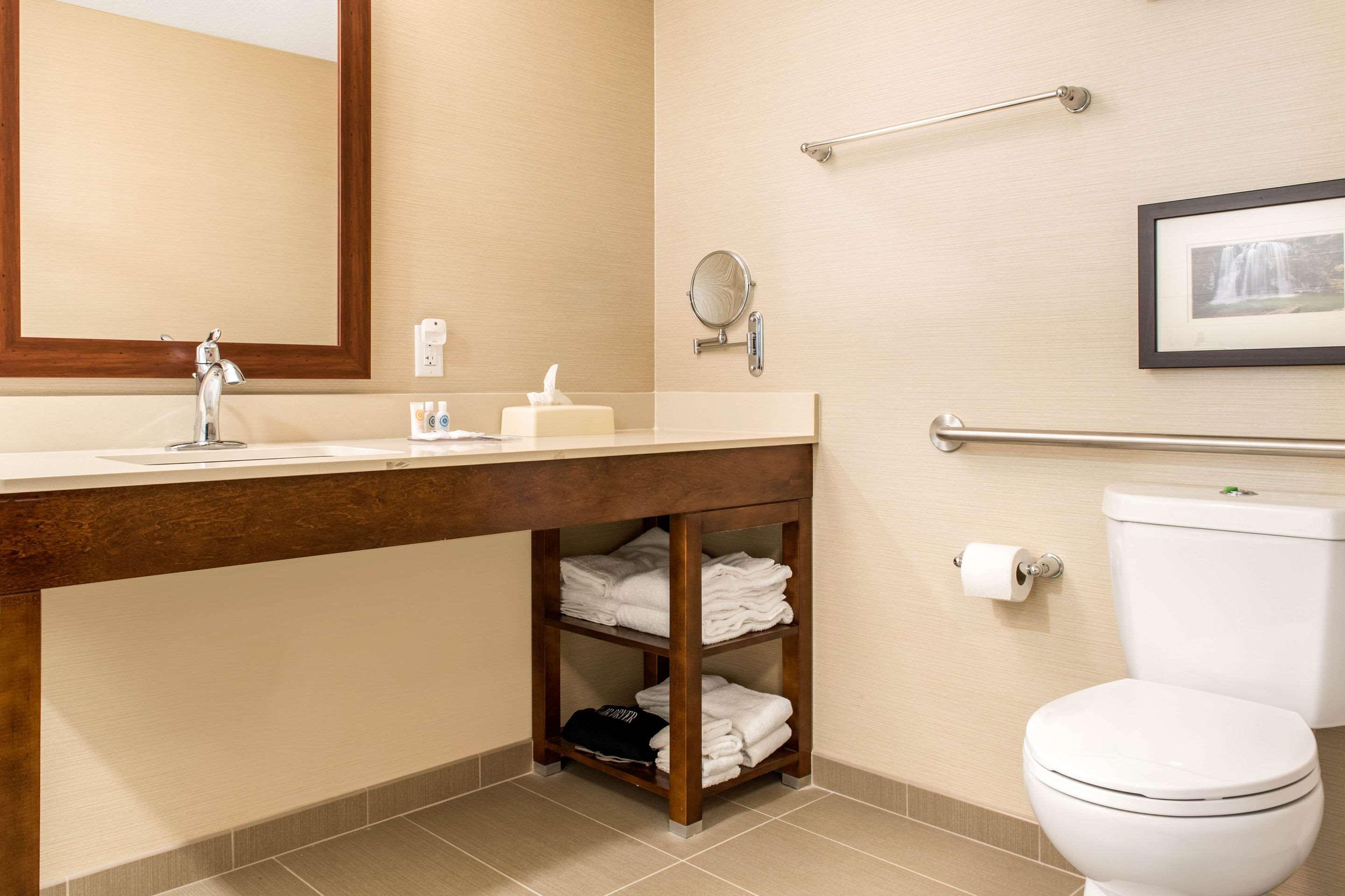 Comfort Suites Columbus Airport Экстерьер фото