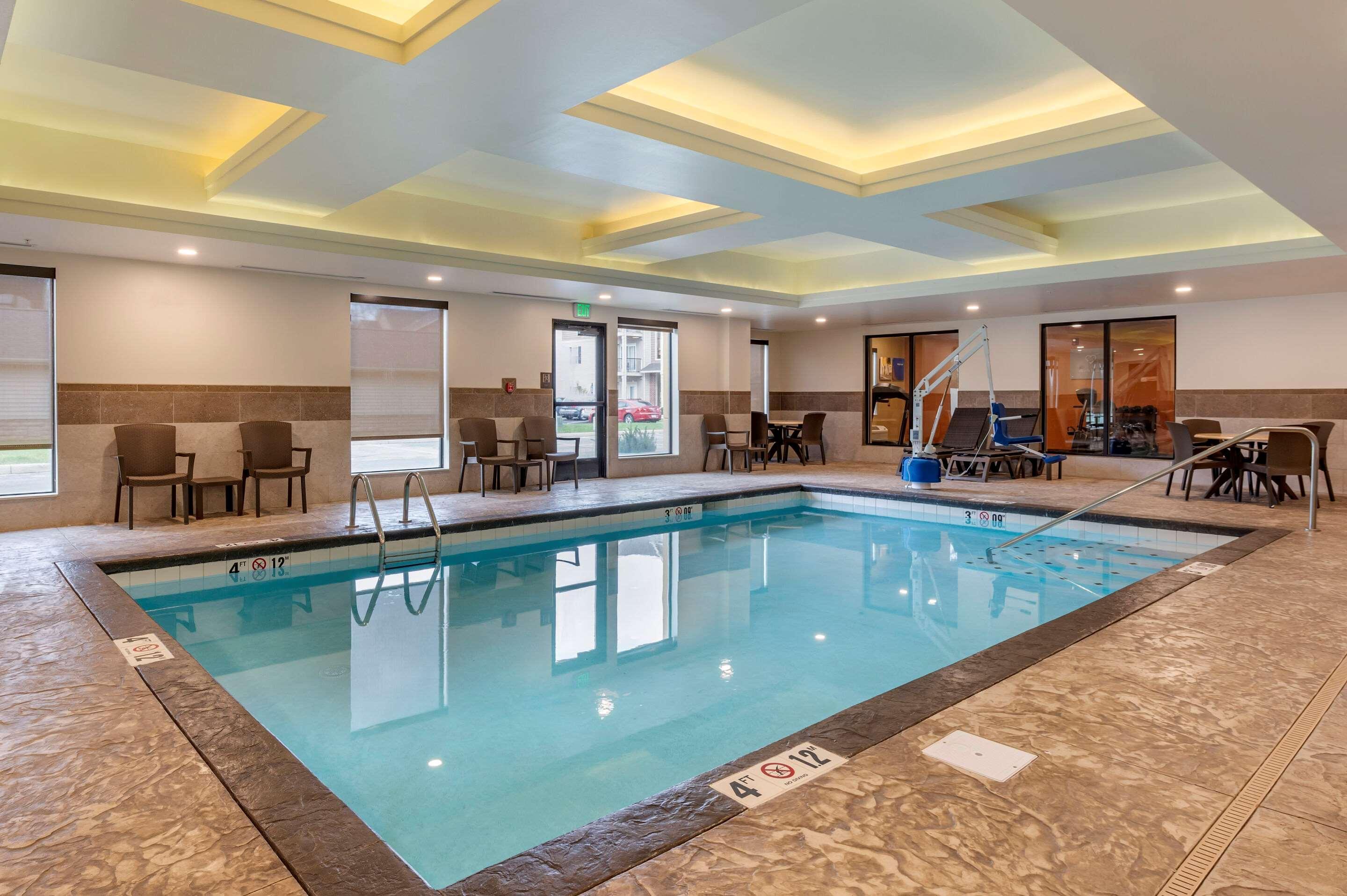 Comfort Suites Columbus Airport Экстерьер фото