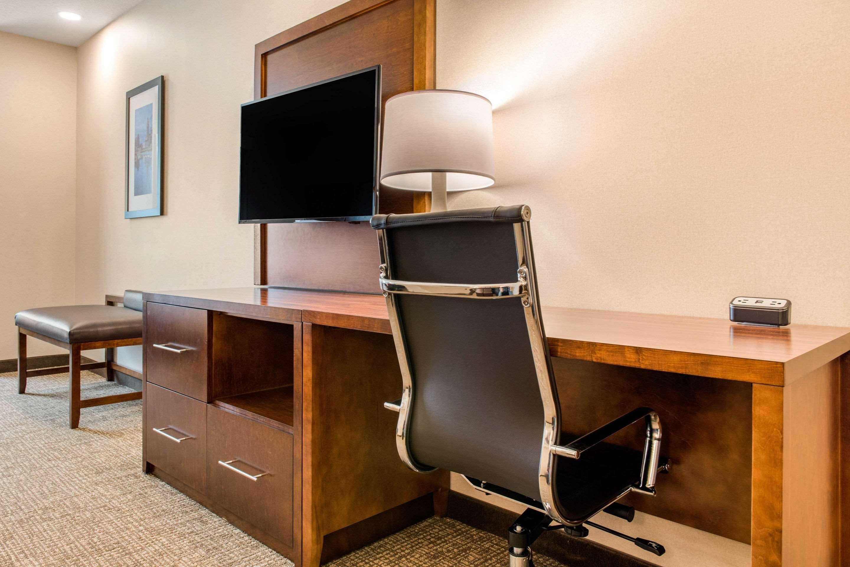 Comfort Suites Columbus Airport Экстерьер фото